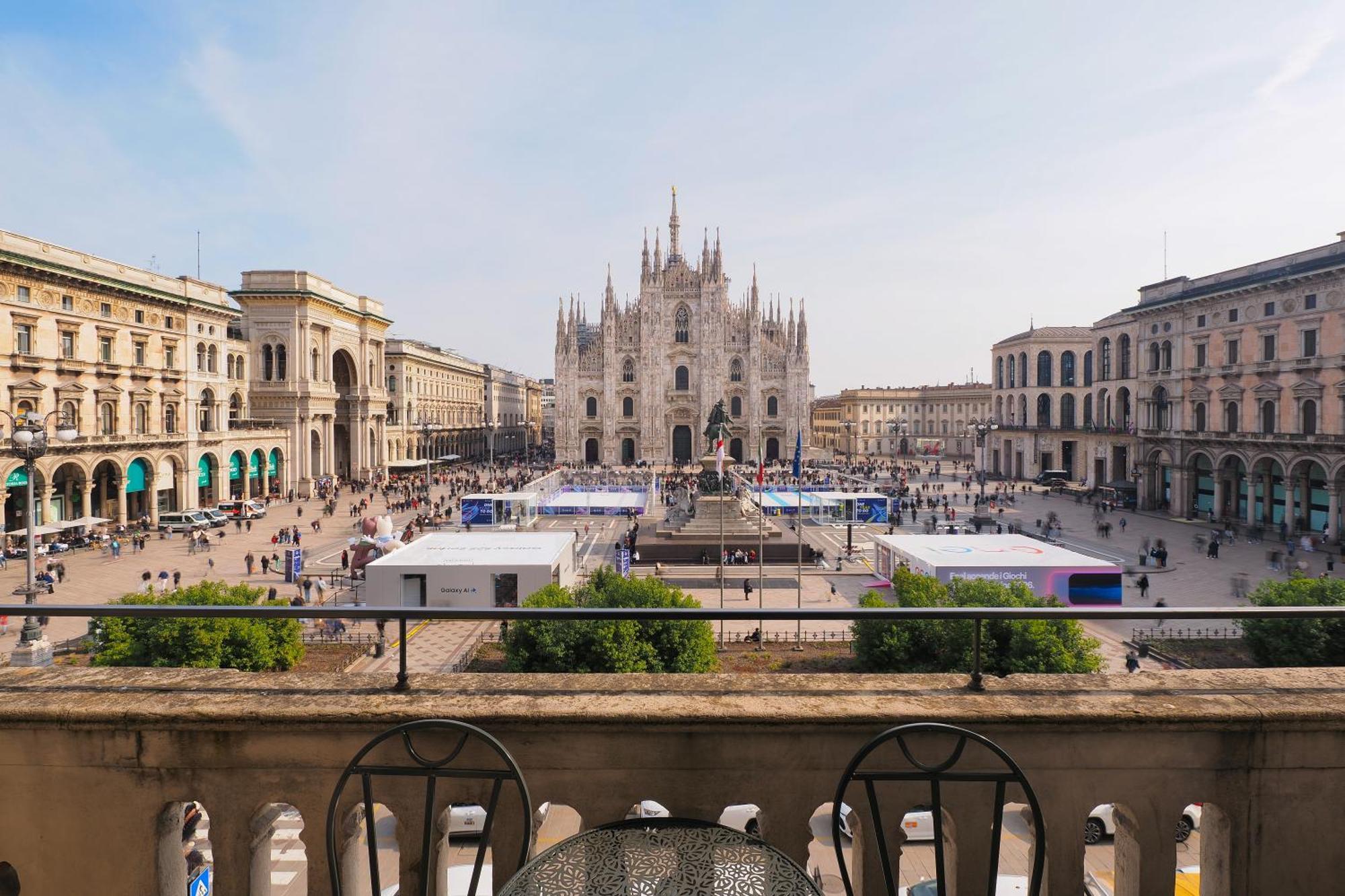 Duomo Cathedral View - Luxury Apartment, Milan